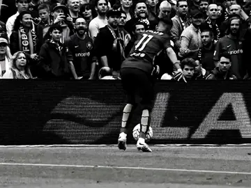 انطيني مدافع قادر على ايقاف نيمار..؟  نيمو🇧🇷✨ #fyp #neymar #كره_القدم_قصه_عشق_لاينتهي🤩 #نيمار_الساحر_البرازيلي🇧🇷 #كرة_قدم 