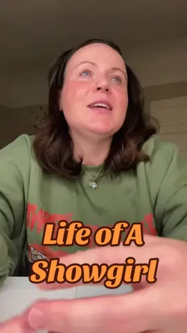 Also SSOOORRYY for my stupid pumps, I gotta do what I gotta do and multi task over here 😂 #thelifeofashowgirl #taylorswift #lifeofashowgirl 