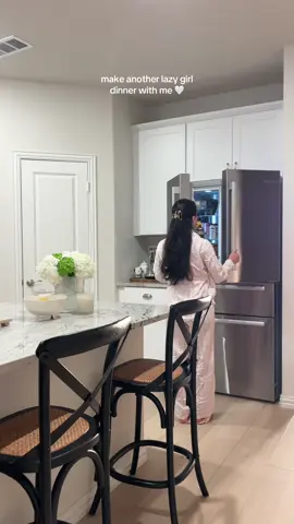 Asmr cook a lazy girl dinner with me 🤍 #cookwithme #asmrsounds #cooking #DinnerIdeas #dailyvlog  make dinner with me, easy fall dinner ideas, cozy fall vlogs, cozy at home tiktoks, satisfying asmr cooking tiktoks, cozy calm vids, easy healthy recipes, lazy girl dinners