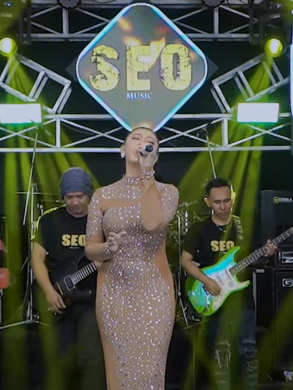 Takkan pernah ada kata maaf dariku @novi_novitareal @EMIRA PRODUCTION @SINAR LIGHTING @Simpatik Production @joemen.entertainment #seomusic #novinovita #cintajadibenci #emiraaudio #fyp 