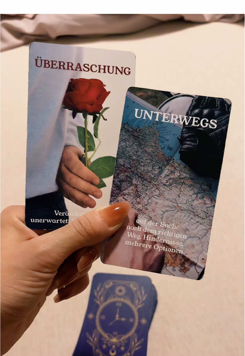 Eine Überraschung erwartet dich, sie ist schon unterwegs zu dir 🌹 Doch wann genau? ✨🪬 #tarot #foryou #kartenlegenmitherz #viral #tarotreading 