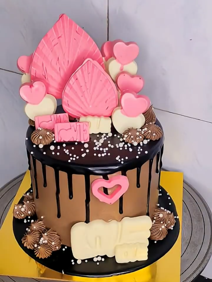 Chocolate Cake Decorating #chocolate #cakedecorating #design 