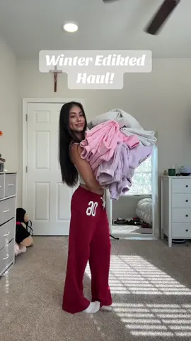 Love these matching hoodie sets the most they’re so comfy and cute🩷🩷 #edikted #ediktedhaul #winterclothes #comfyclothes #hoodie #matchingset #hoodieset #whitefoxhoodie 