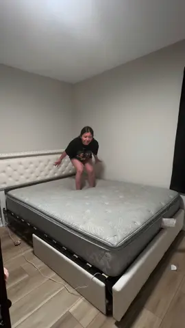 Este colchón de memory foam se adapta a tu cuerpo, mantiene una temperatura fresca toda la noche@memoryfoam #memoryfoam #colchones #colchonmemoryfoam #cama #dormirbien 