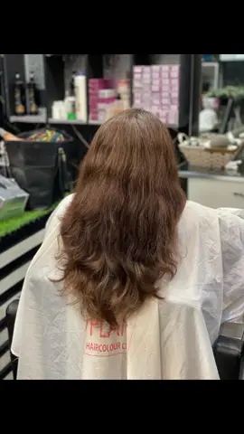 Highlights with base colour... book Your Appointment to change your look from looks Beauty salon narowal best salon....😉#looksbeautysalon #narowal #highlight #viralvideo #hairtarnsformation 