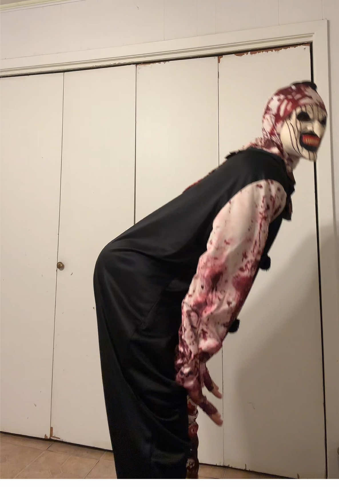 I wanna see all of yall on the floor 😈🤡 (❌Fake Blood) #baddie #arttheclownterrifier #octobermood #clown #halloweencostume 