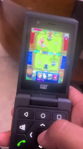 I can beat you even with a flip phone #clashroyale #flipphone #larry #fypシ゚viral #clashtok 