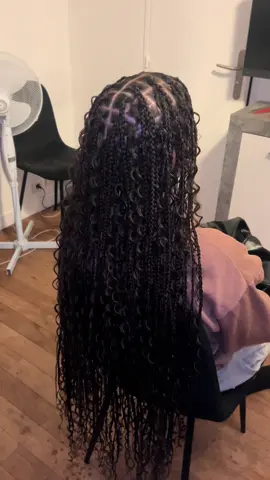 Cheveux lisses , cheveux ondulés , cheveux bouclés ou cheveux crépus viens te coiffer 😍🤧 —————————————- #marseille #coiffeuseafro #mayotte976🇾🇹🌴🤣foryoupage #pourtoii #coiffeusemarseille 