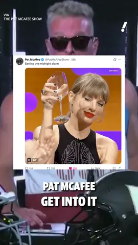 Taylor Swift has the sports world in a chokehold 😅🎵 #taylorswift #tswift #traviskelce #album #music 