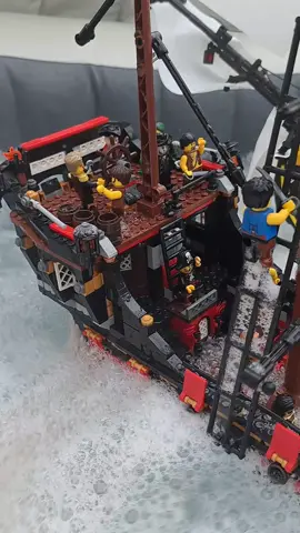 EPIC LEGO PIRATE BATTLE #LEGO #piratesofthecarrabean 