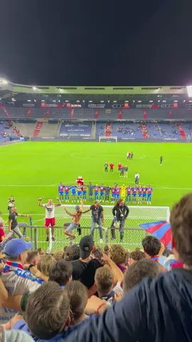 Une victoire fêtée en famille 🫶  🎥 @HELLO CAEN  #SMCaen #TeamSMC #Caen #Football #TikTokSports 