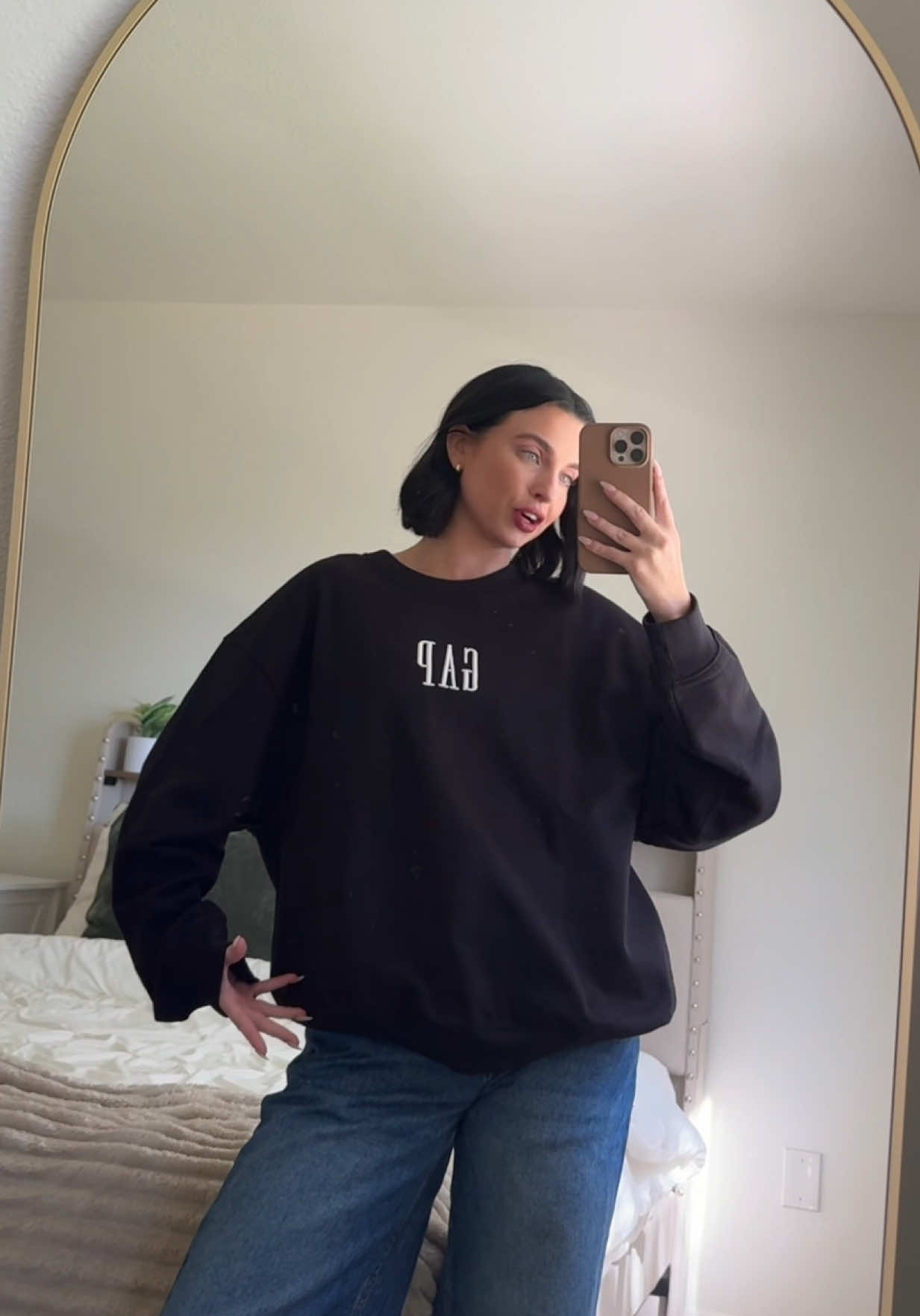 Cutest crewneck!! #tiktokshopcreatorpicks #tiktokshopblackfriday #tiktokshopblackfriday #crewnecksweatshirt #gapsweatshirt 