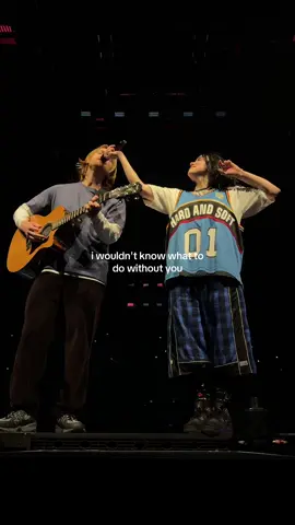 you could tell that she was so happy when finneas was there 😣#billieeilish #finneas 
