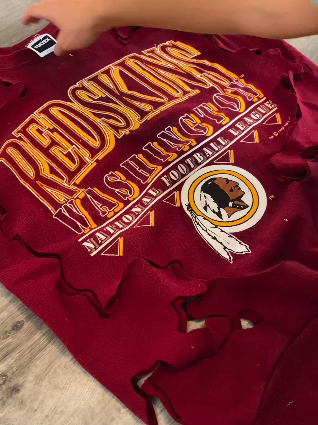 Washington Redskins-Commanders Crewneck #minnesotavikings #slowfashion #reworkedvintage #nfl #footballseason #fallfashion #recycledclothing #reworkedclothing #reworkedclothes #reworkedfashion #vintagenike #nikevintage #reworkedhoodie #nikesecond #nikethrift #reworked #upcycle #upcycled #upcycledclothing #upcycledfashion