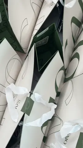 أي بزنس يمر بمراحل صعود وهبوط، خصوصًا بالبداية… أيام حلوة، وأيام تتعبين فيها، بس لا تيأسون بنات ✨ صدق، ما في شعور يضاهي صوت إشعار سلة يوم يقول: عندك طلب جديد 🤍🤍✨ #براند#لابس#لينن