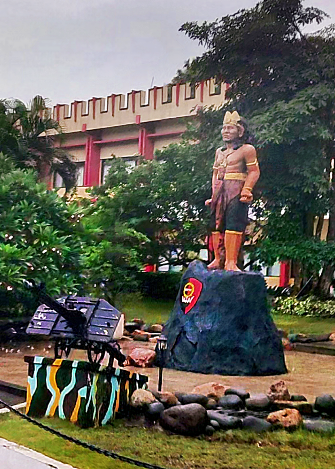 Pusat Pendidikan (Pusdik) Brigade Mobil (Brimob) Watukosek didirikan pada 10 Juni 1954 di Gempol, Pasuruan, Jawa Timur, dan berlokasi di lereng Gunung Penanggungan. Tempat ini merupakan pusat pelatihan utama Korps Brimob Polri dan dikenal sebagai 