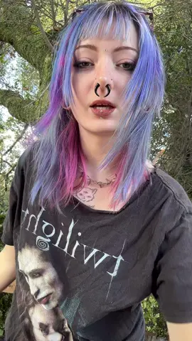 yall fw the twilight shirt??
