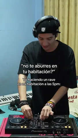 Literal yo en mi habitación a las 5pm 👺 Full Set 🔗 LINK EN BIO #techhouse #dj #djset #raver #edm 