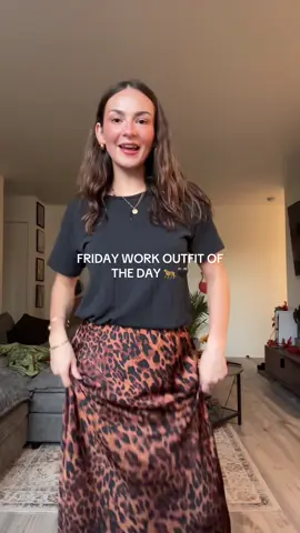 forgot to post this earlier! oops! happy friday!! 🐆🖤🍂 #workoutfit #outfitoftheday 