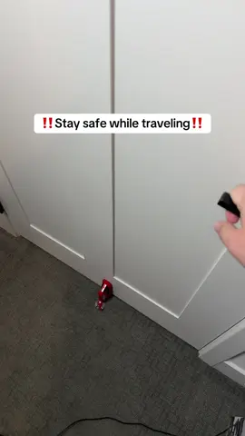 Door alarm 🚨 #dooralarm #traveldooralarm #tiktokshopcreatorpicks #TikTokShopFallDealsForYou #tiktokshopblackfriday 