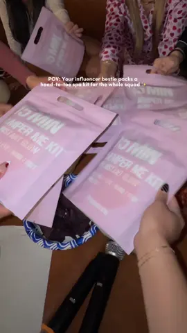 Packed the wholeeee girl’s trip squad a head to toe pamper kit by @Naisture to do together at the cabin!!! Such a fun activity to do while playing games, chit chat, and watching movies ❤️  #naisture #pampermekit #15minkit #spaathome #girlstrip 