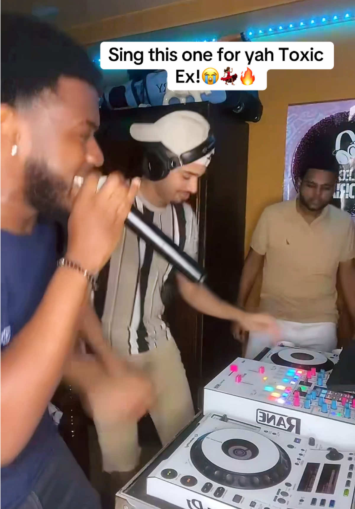 It’s Fridayyyyy!!😅😅🔥🔥🔥 #fyp #explorepage #friday #trini_tiktoks #ayoaddi 