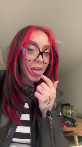 🫦🫰🏻