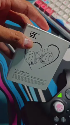 កាស 🎧 KZ Castor Pro – Power in Your Ears 🔥 ✔️ Dual-magnet Dynamic Drivers for stronger bass 🎶 ✔️ Crystal-clear vocals & balanced tuning 🔊 ✔️ Detachable cable for easy upgrades 🔄 ✔️ Built for gamers + music lovers 🎮🎵 👉 Perfect choice if you want deep bass, detail, and comfort in one IEM. #earbuds #gamer #foryou 