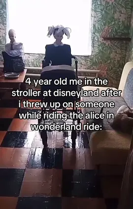 i also saw winnie the poohs head come off and he was bald 🫢 #idk #disney #disneyland #phantomsiita #fyp 