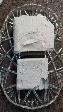 dying unpolished, jumbo gym chalk blocks! I got these from @yiouasmrchalk 😁 #gymchalk #apowderymess #oddlysatisfying #asmr 