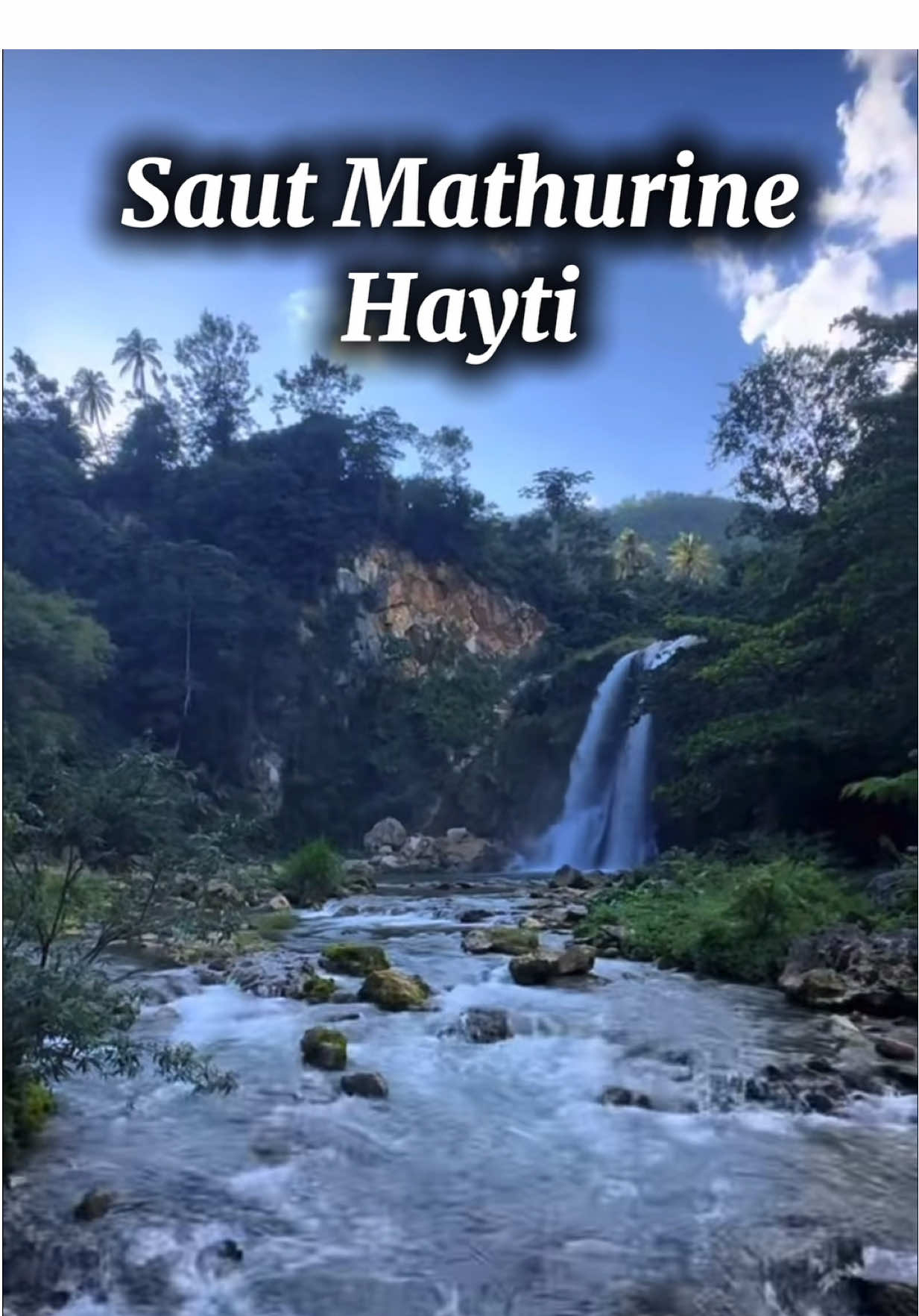 Au cœur de Camp-Perrin, Saut-Mathurine impressionne par sa grandeur 💦🌿. Plus vaste cascade d’Haïti, elle déverse ses eaux puissantes dans un décor naturel époustouflant. Un lieu magique où la force de la nature rencontre la beauté sauvage.  #foryou #viralvideo #haitiantiktok #viral 