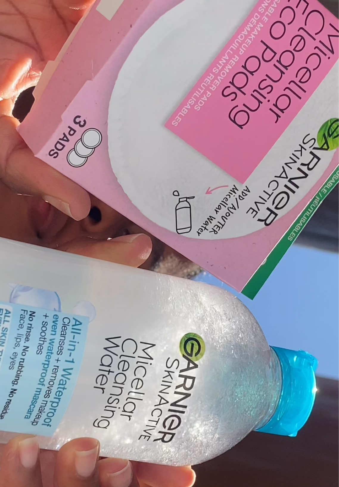 Estoy usando el agua micelar azul de Garnier, que limpia, desmaquilla y deja mi piel suave en segundos. ¡Sin frotar, sin enrojecimiento, solo frescura total! También ame estos parches que puedes reutilizarlos ya que son de tela y puedes lavarlos🩵 #creatorsearchinsights #garnierskincare #desmaquillante #aguamicelar  @Garnier 