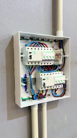 Trabajo finalizado ✅ Tablero para alimentación de Compresor y máquina de Corte de vidrio  #IngenieríaEléctrica #DadanSolucionesEléctricas #ElectricidadProfesional #MarDelPlata #Electricista 