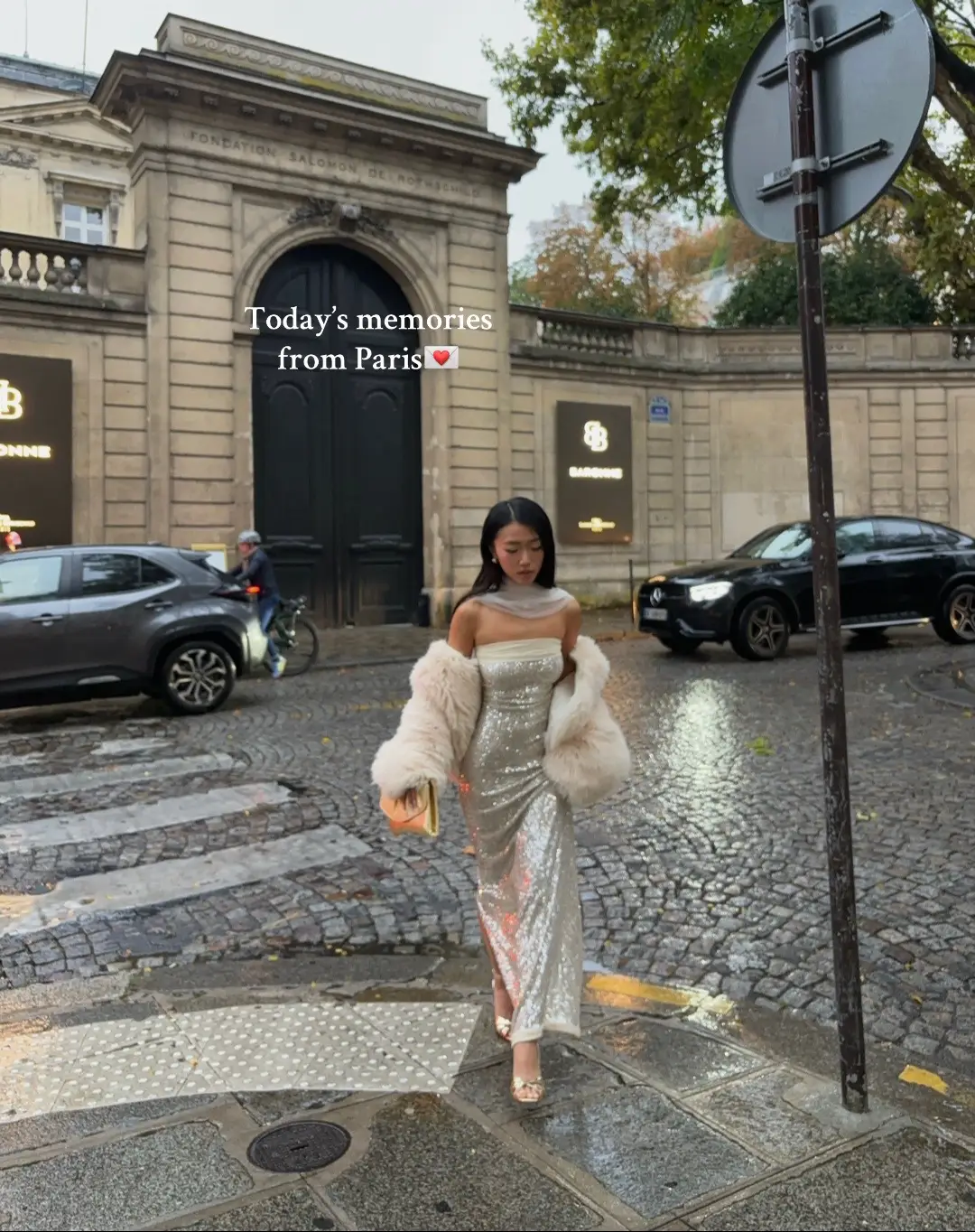 Today’s theme: CINDERELLAAAA⛲️ #paris #pfw #OOTD 