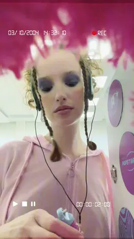 Dia 03 de outubro e não poderíamos deixar passar em branco 🤭💋 A nostalgia dos anos 2000 é tudo!! 💄💿 #wannabe #popstar #lançamento #anos2000 #rubyrose 