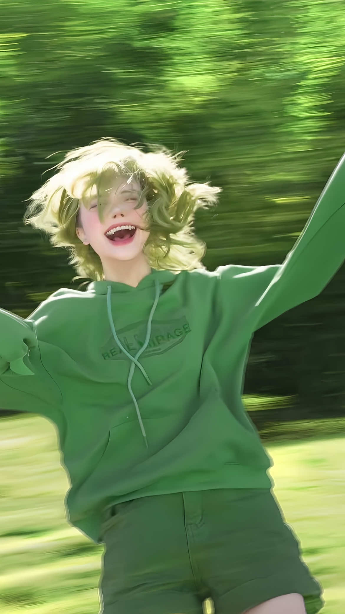 Someone with a very wide and carefree smile 💚💚  preset: @4S Xeyzeen`Six.𝐒𝐖𝐀𝐆  #smile #ulzzanggirlth #viralvideos #trend #greengirl 