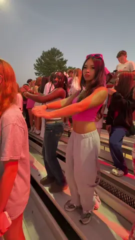 eat u like a snicker                                                                 #fyp #tlyxn #dance #fnl #pinkout @aaseyah! 