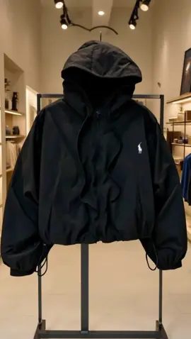 áo gió hai lớp nhăn siêu nhẹ cản gió đặc biệt là chống nước và có dây kéo.#Shopthoitrangnu☘️ #aoxuhuong2025 #ao #aogio #aodep 