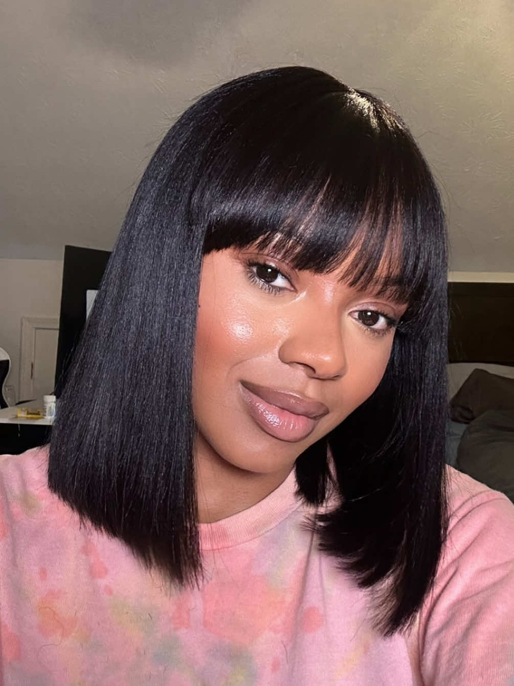 straight out the box this is what you’re going to get @Luvmehair 🥰✨ #luvmehair #gluelesswig #luvmeforreal #bangs #yakistraight 