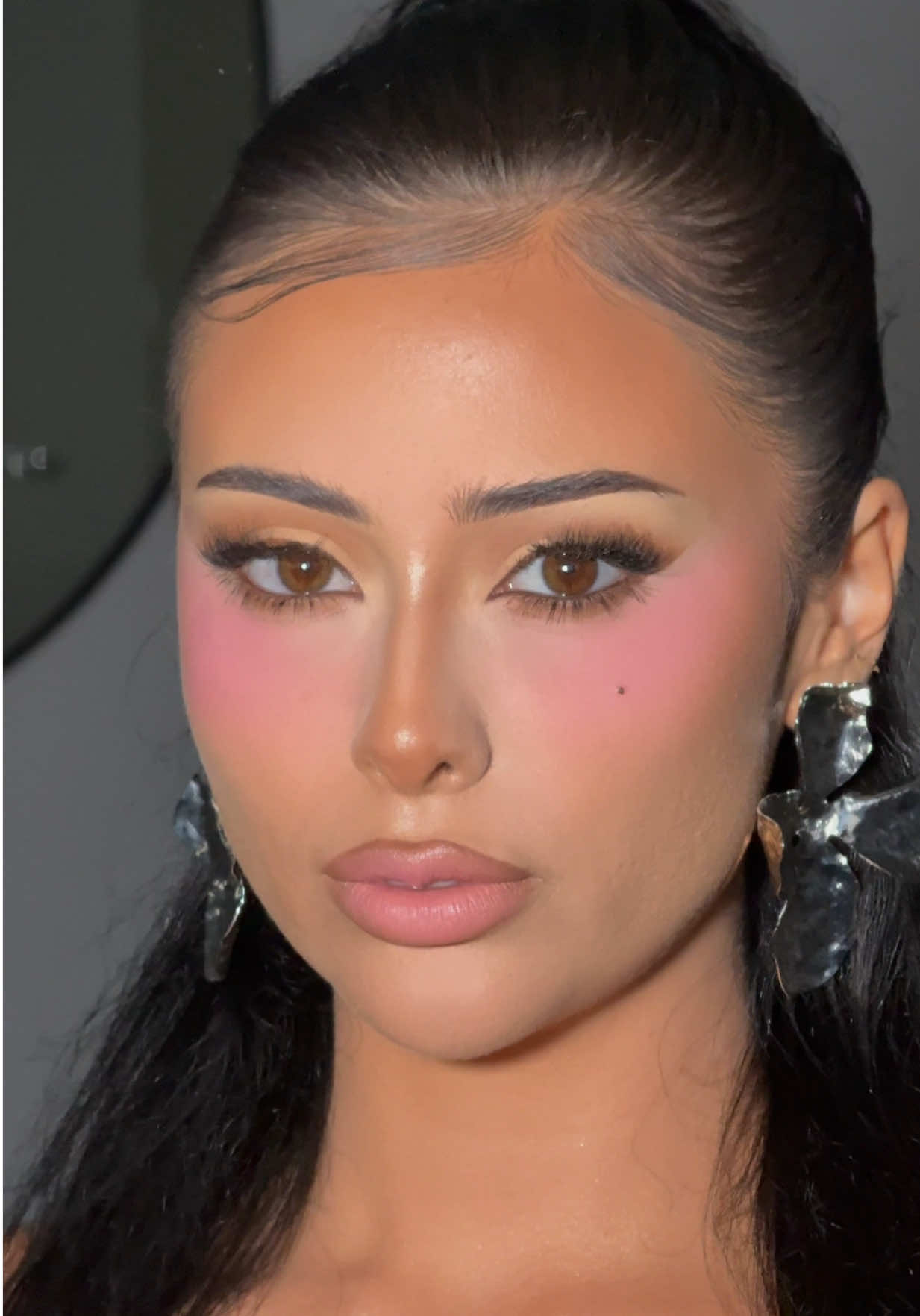 You need to be applying moreeeeeee🩷 #babydoll #babydollblush 