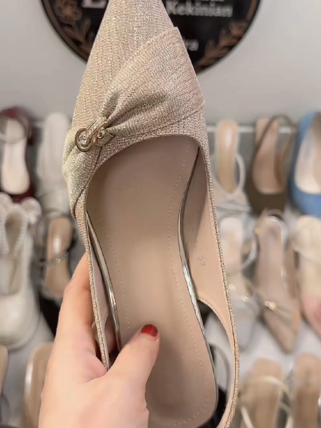 sayang, ini juga rekomendasi banyak banget sayang, bagus cinta #sendalmurah #sandalwanita #sandalheelswanita #sandalheels #fyp 