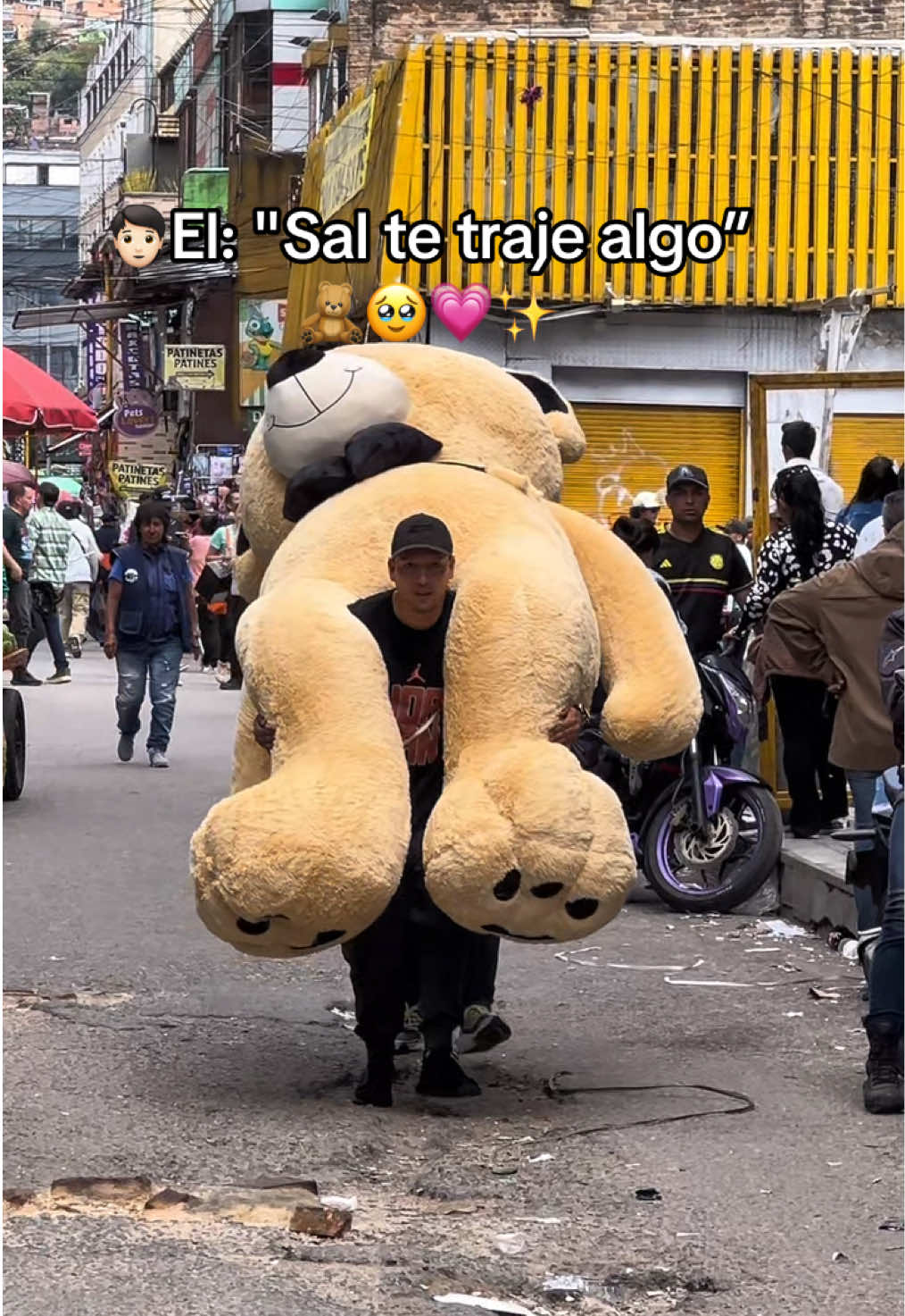 El regalo que todas esperamos🥹🧸💗…Si quieres regalar nuestro oso de 3 Metros a esa persona especial sólo escríbenos al 3242176273 🩵😻🧸 #colombia #ososorpresa #regalo #amor #peluches 
