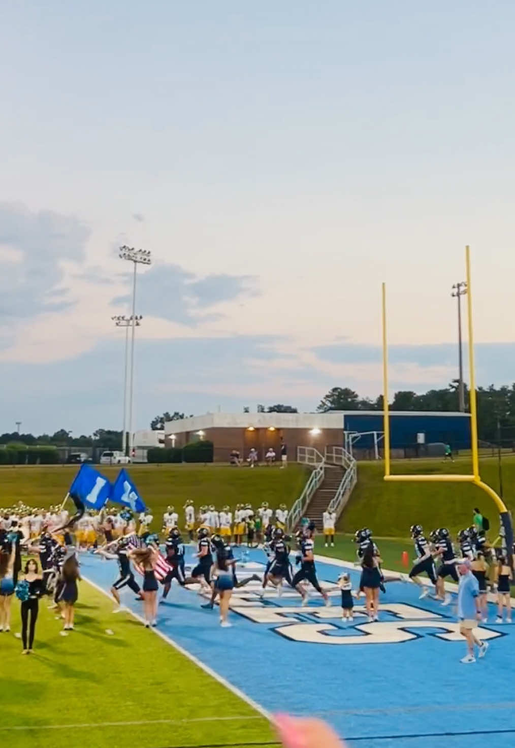 like what are we cheering for atp #football #highschool #viral #fyp #funny 