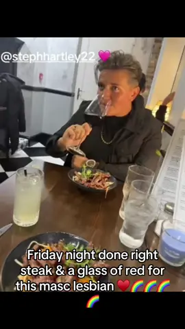 Steak & wine 😍 #mascoftiktok🏳️‍🌈 #fyp #lesbiansoftiktok🌈 #singlelife #lesbiansoftiktok 