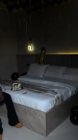 🥳