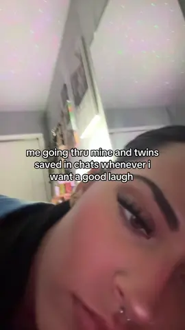 we’re so funny 🤭 #twin #fypage 