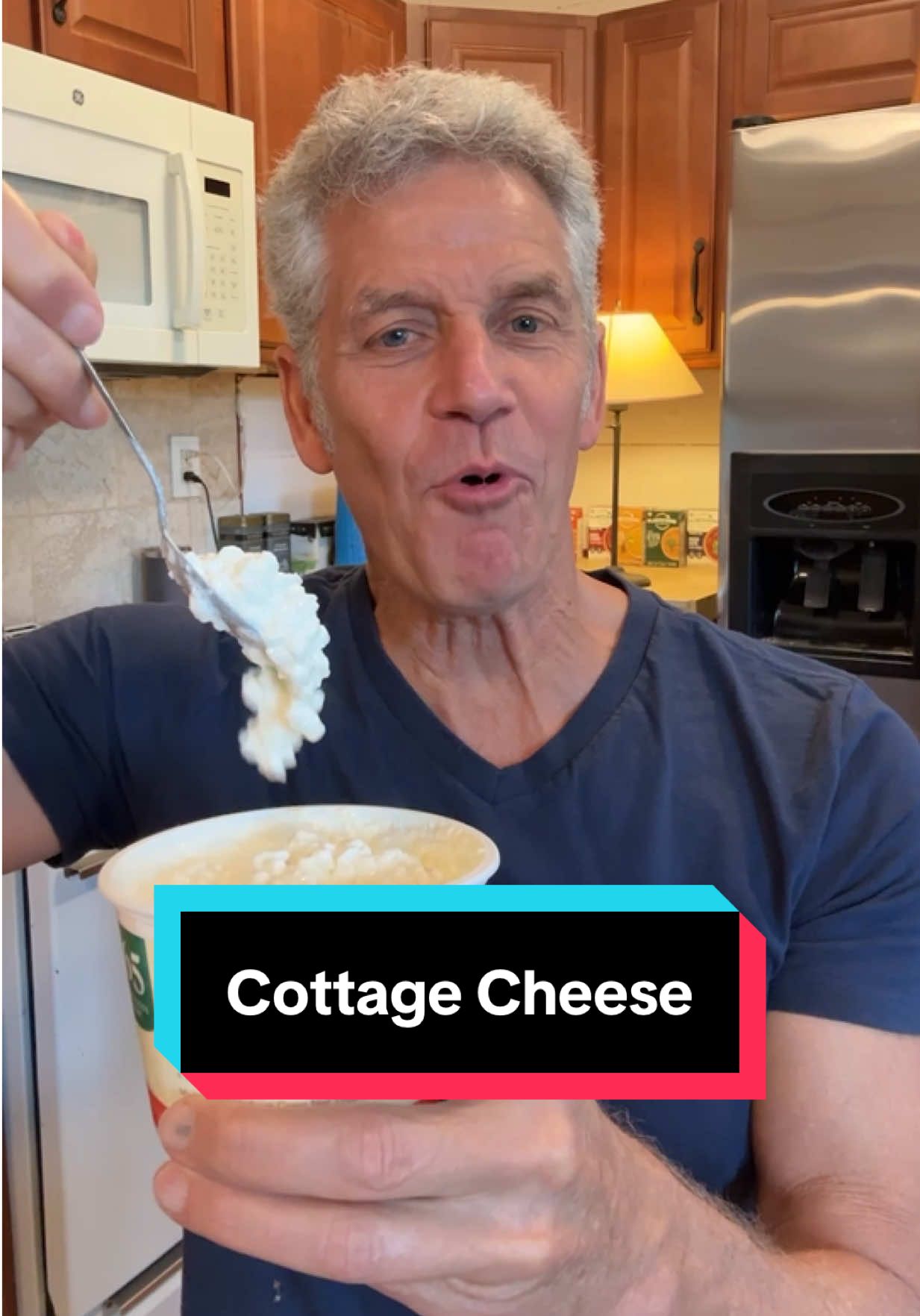 Can someone explain the cottage cheese hype? 🤔 #cottagecheese #dairy #healthfood #nutrition #foodtrends 
