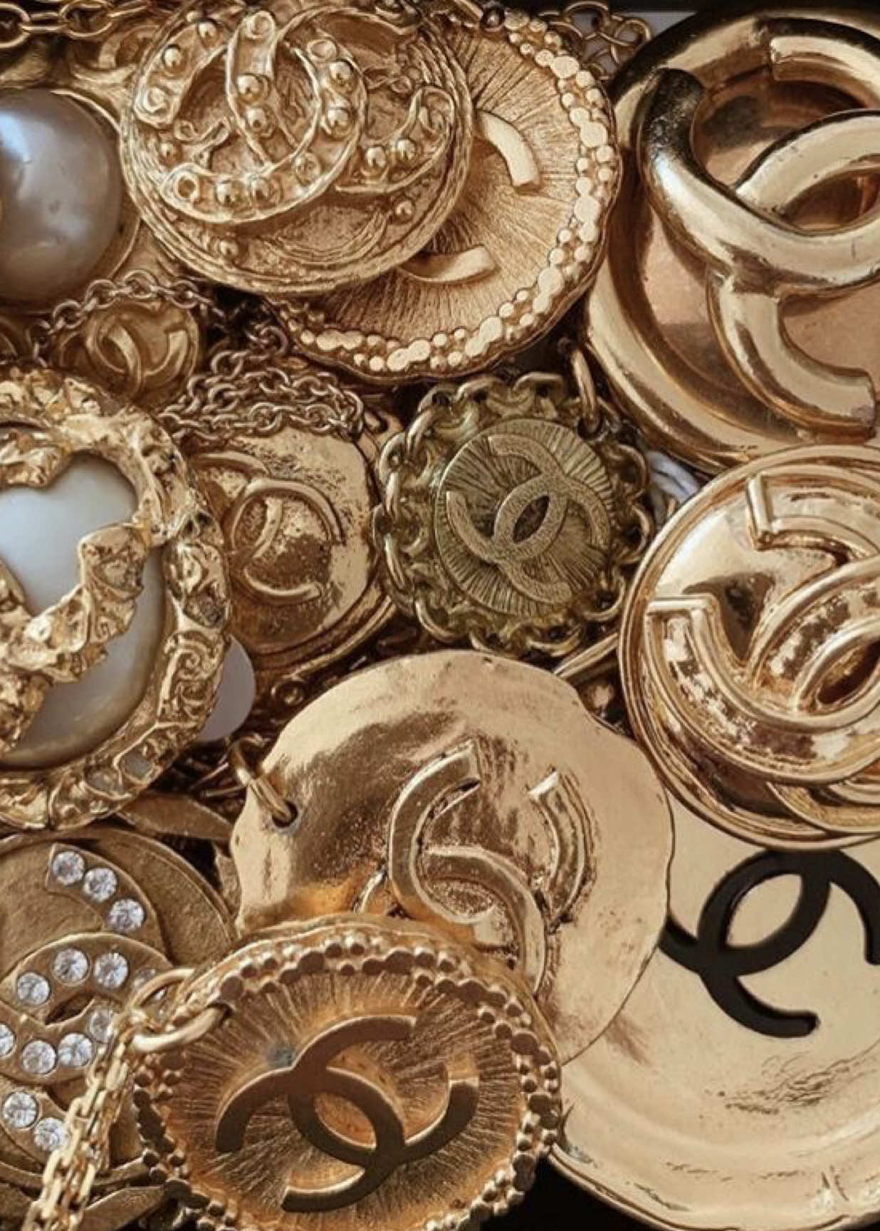 gold girl aesthetic ⭐️                                                                                                                                   #gold #aesthetic #goldaesthetic #aura #fyp 