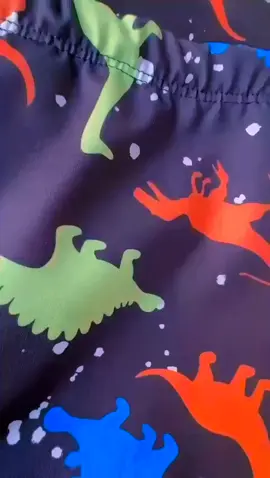 🏖️👦 Conjunto Infantil Juvenil Moda Praia 👦🏖️ Proteção, conforto e muito estilo para os pequenos! 🌞✨ ✔️ Camisa manga longa com proteção UV 50+ ✔️ Ideal para praia e piscina ✔️ Confortável, leve e seguro 💙 Perfeito para garantir diversão com proteção extra! 👉 Garanta já o do seu menino!