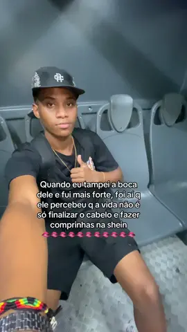 Quando eu tampei a boca dele e fui mais forte, foi aí q ele percebeu q a vida não é só finalizar o cabelo e fazer comprinhas #tiktokshop #lgbt #fyp #viral 